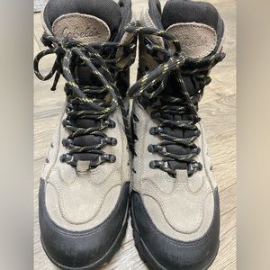 Cabelas women's waterproof boots 8.5